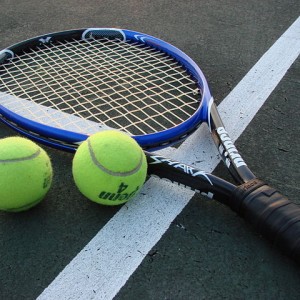 640px-Tennis_Racket_and_Balls